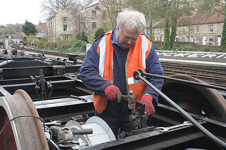 Adjusting brake rodding